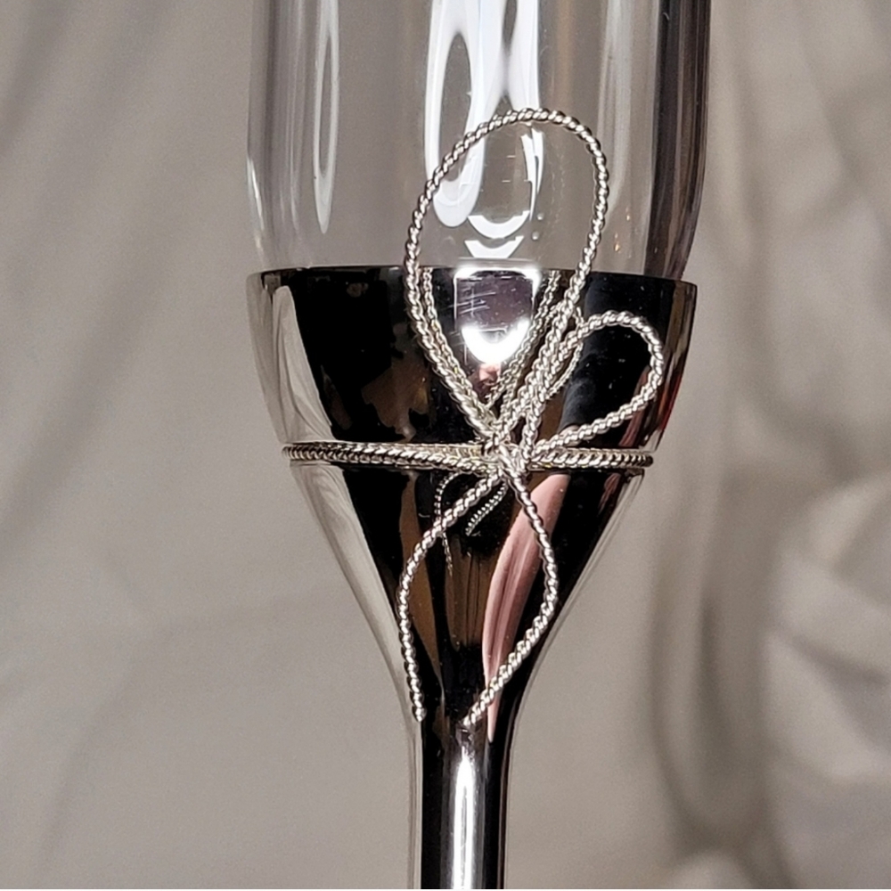 Vera Wang Wedgwood, Silver Love Knots Toasting Crystal Flutes.